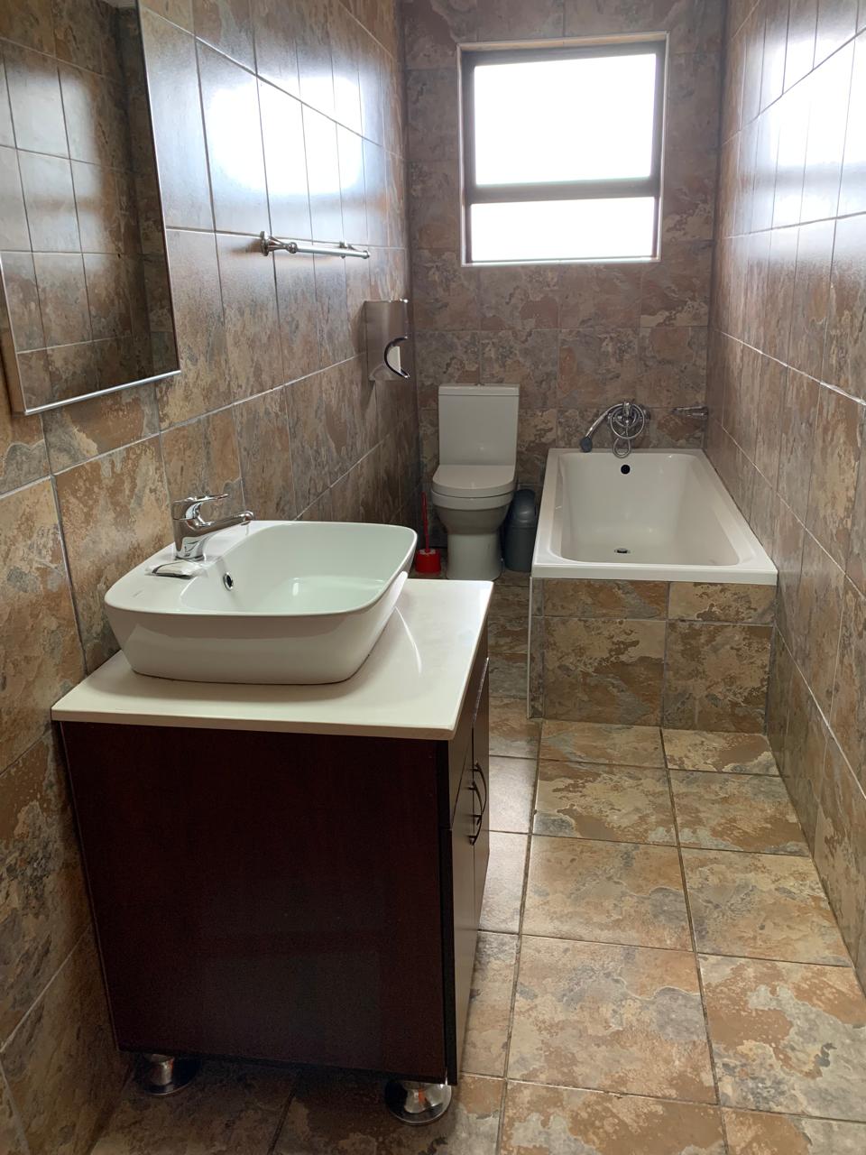 Deluxe Suite Bathroom
